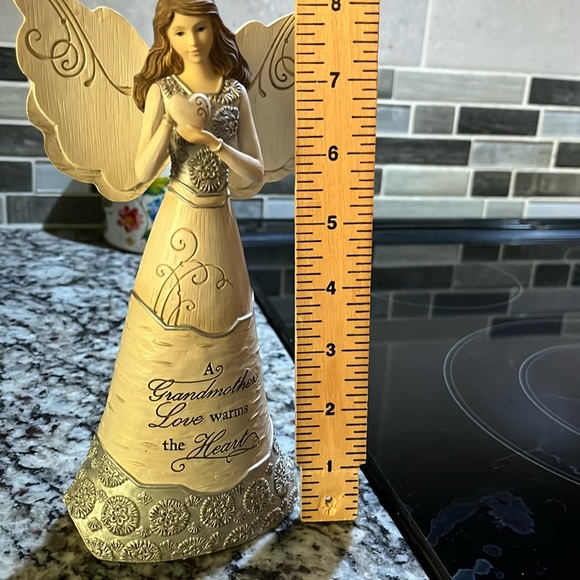 Elements Pavillion Gift Co. Grandmother Angel. Excellent condition - Picture 6 of 6